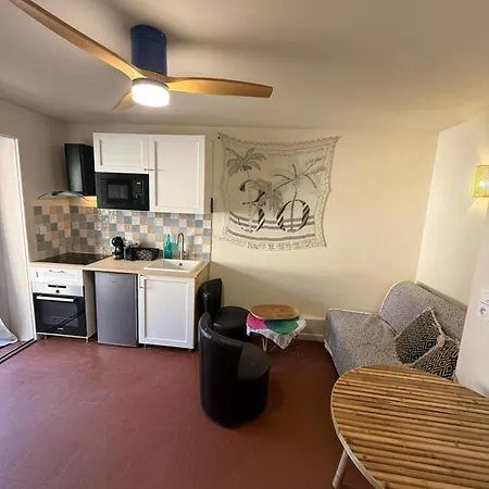 Apartment Petit Cocon Sur Le Port D'hyeres Avec Parking, Proche Des Plages