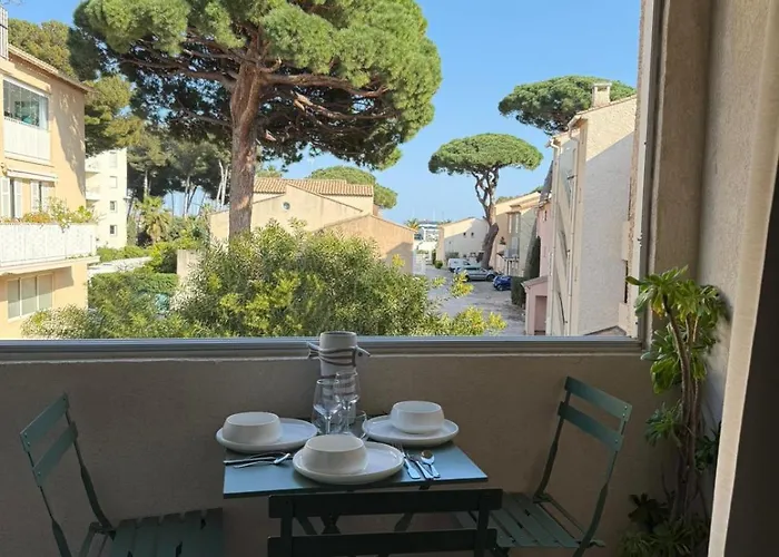 Petit Cocon Sur Le Port D'hyères Avec Parking, Proche Des Plages *